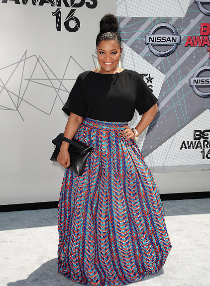 Award Show-Yvette Nicole Brown on the BET Awards 2016 Red Carpet 1