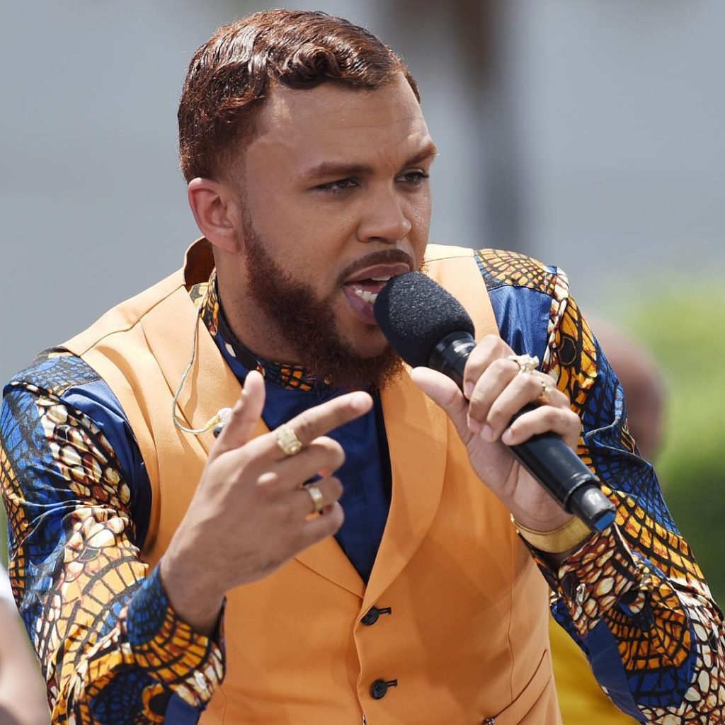 Award Show- Jidenna Performs %22Chief Don't Run%22 and %22A Little Bit More%22 at the BET Awards 2016 Pre Show 2