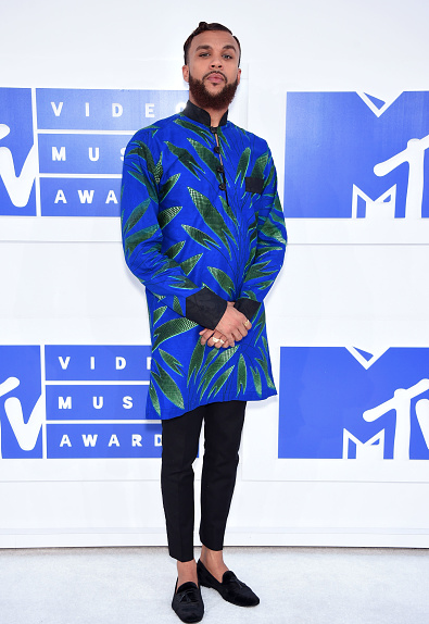Award Show- Jidenna and Tiwa Savage on the MTV Awards 2016 Red Carpet 1