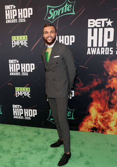 award-show-jidenna-on-the-bet-hip-hop-awards-red-carpet-betinstabooth2016-cypher-2