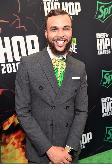 award-show-jidenna-on-the-bet-hip-hop-awards-red-carpet-betinstabooth2016-cypher-3
