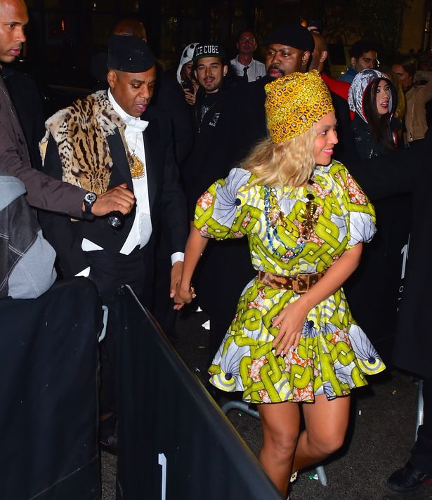 Beyonce-and-Jay-Z-dressed-up-as-Prince-Akeem-of-Zamunda-and-his-Queen-Lisa-Mcdowell