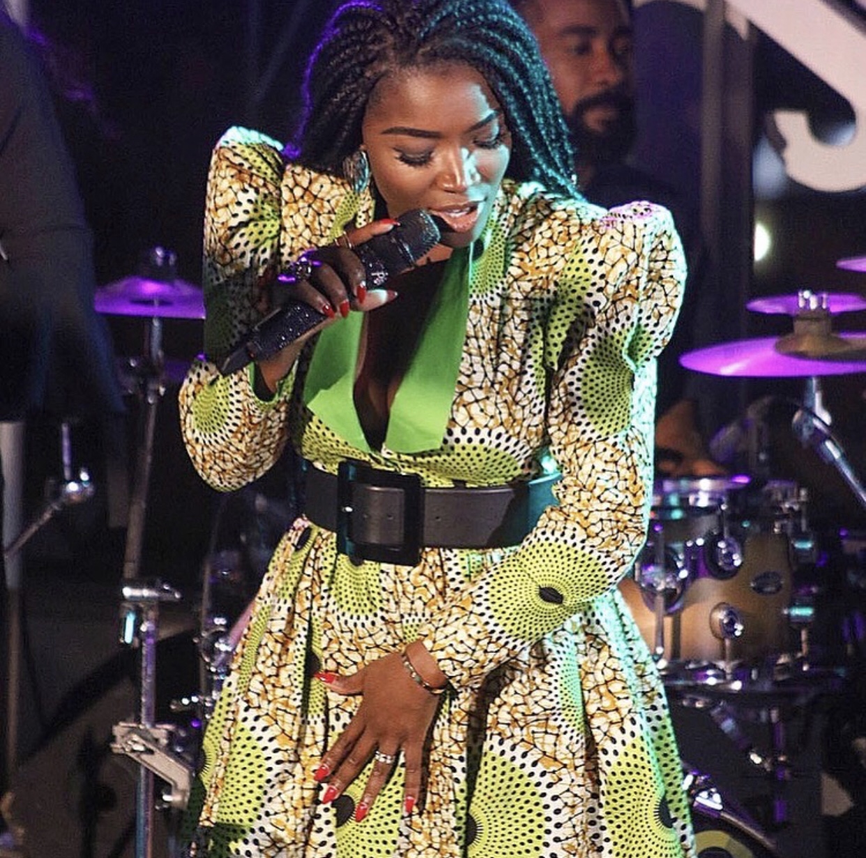 Dance: Angolan Musician Perola Dances in a Pinto Music Dress with Puto ...